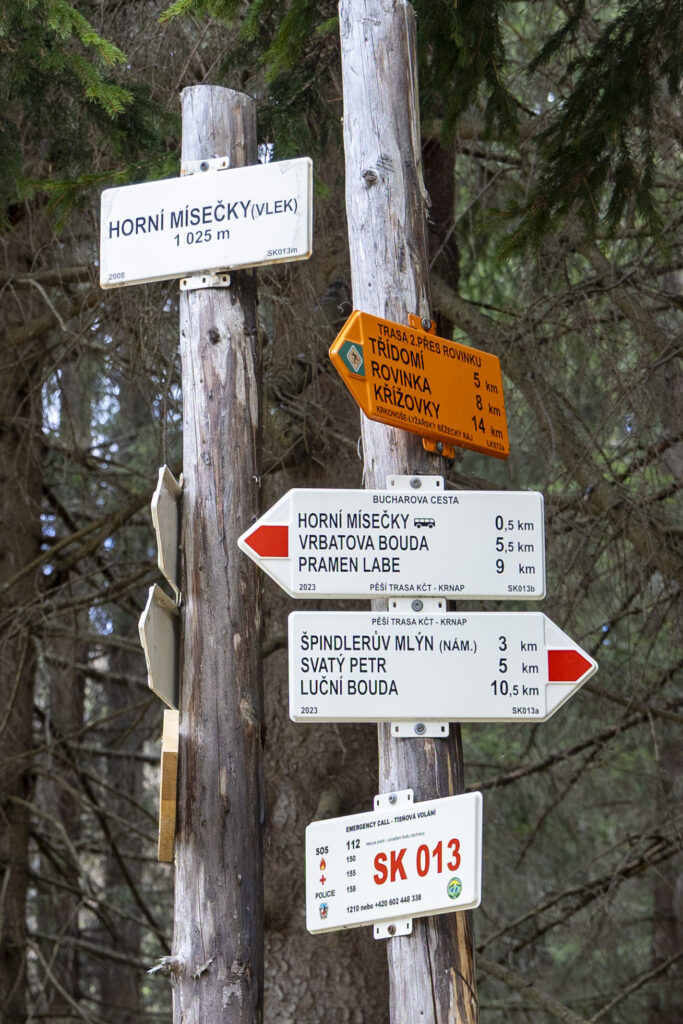 Wegweiser Horní Mísečky Wegweiser Špindlerův Mlýn